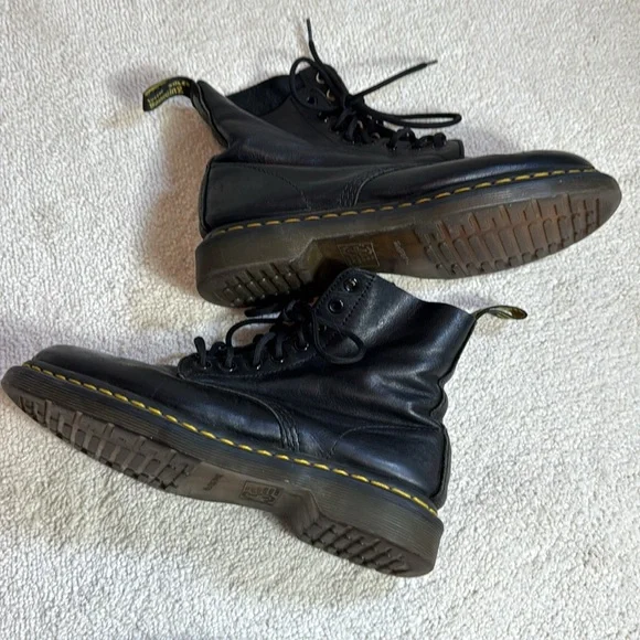 EUC Dr. Doc Martens Black Leather Boots - Picture 5 of 8